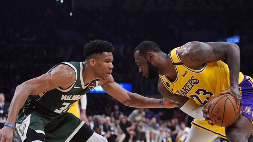 LeBron, Giannis'i eli boş gönderdi!