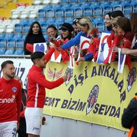 Spor camiası Kadınlar Günü'nü kutladı