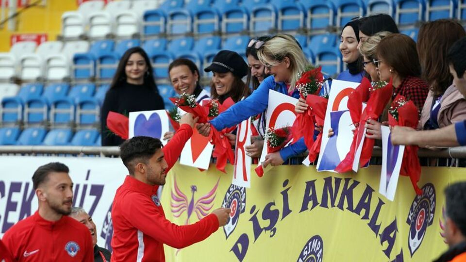 Spor camiası Kadınlar Günü'nü kutladı