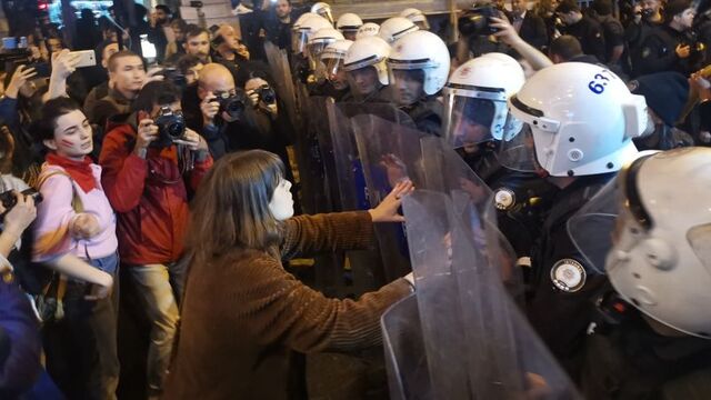 Taksim'de 34 kişi gözaltına alındı