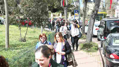 Kadınlar deneyimlerini yürürken aktardı