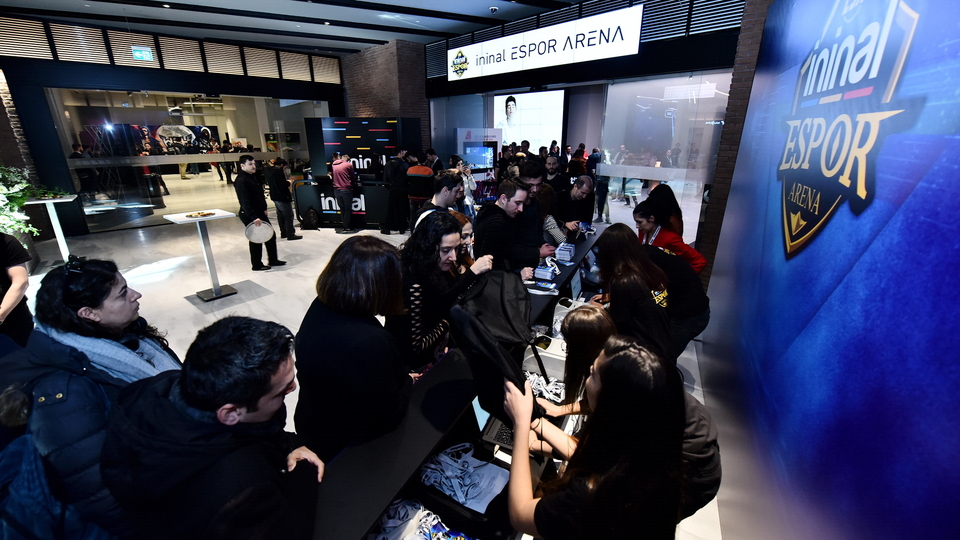 Avrupa'nın en büyük espor merkezi açıldı