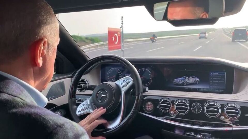 Erdoğan, maçı aracından takip etti