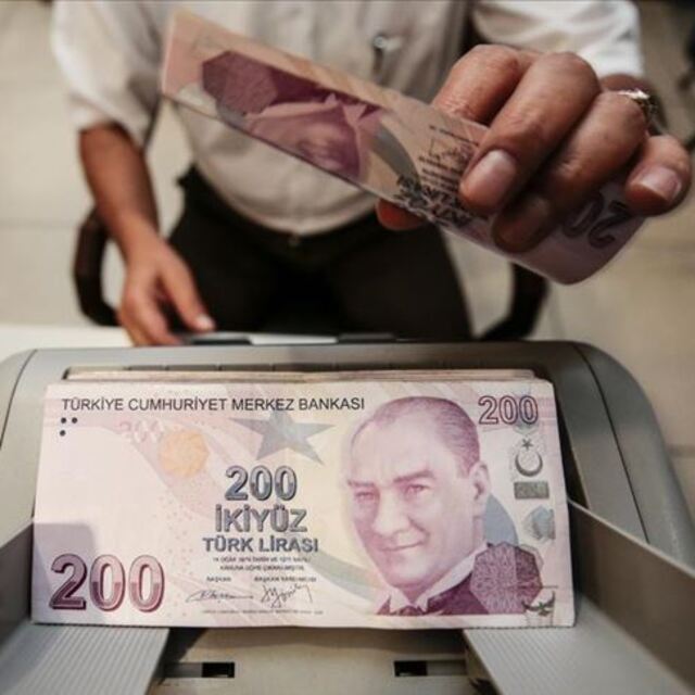 Hazine 7,7 milyar lira borçlandı