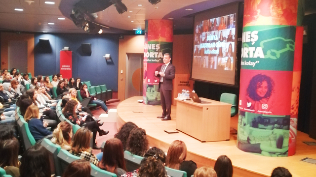 Sigortacı kadın istihdamında örnek