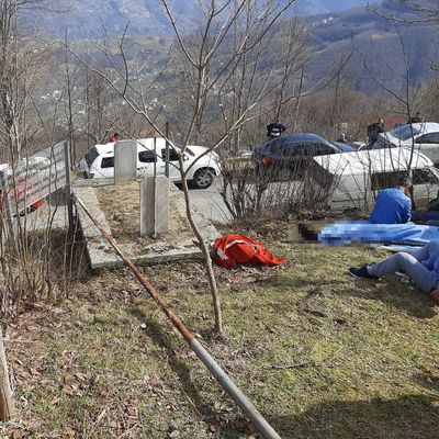 Şehitlikte kahreden ölüm!