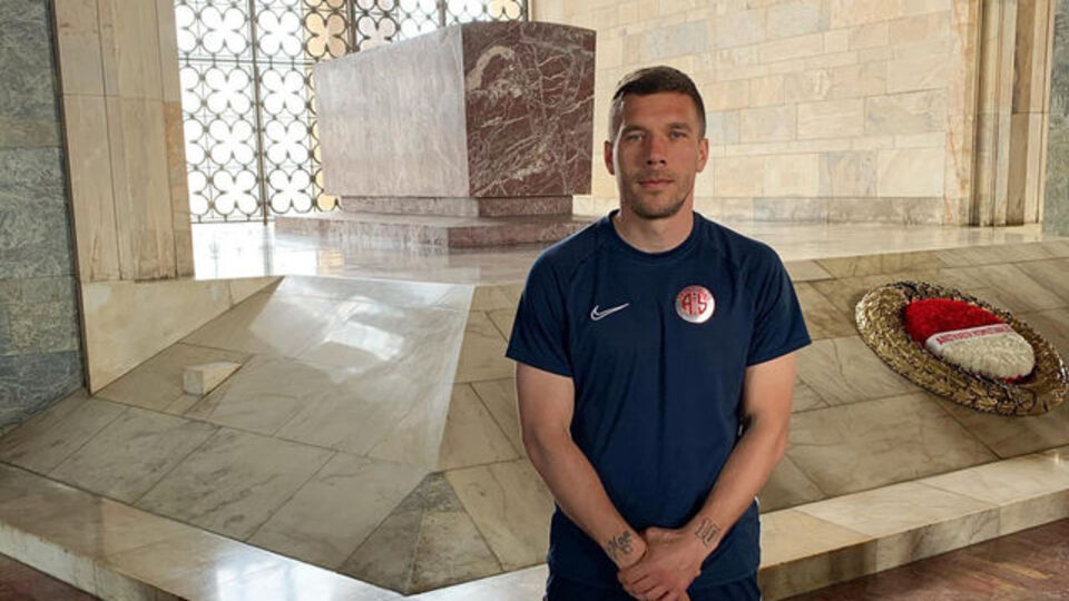 Podolski, Anıtkabir'i ziyaret etti