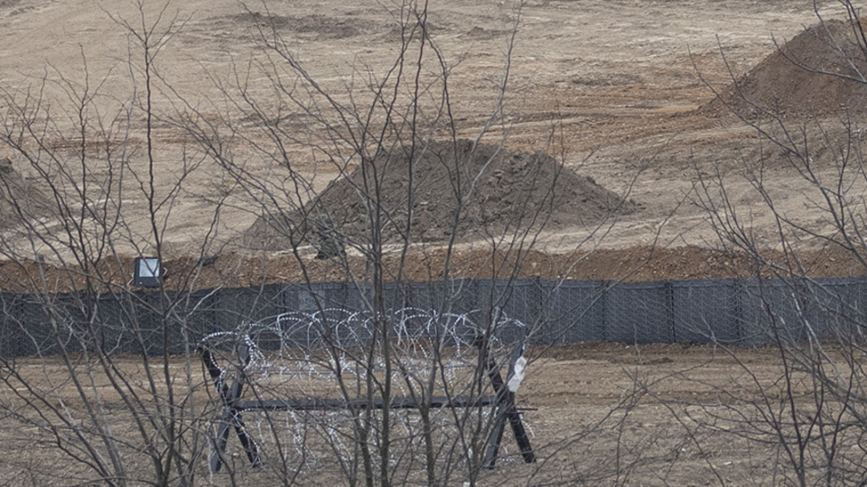Sınır hattına şimdi de siper kazıyorlar!