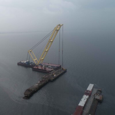 Depremin son izi dev vinçle yıkılıyor!