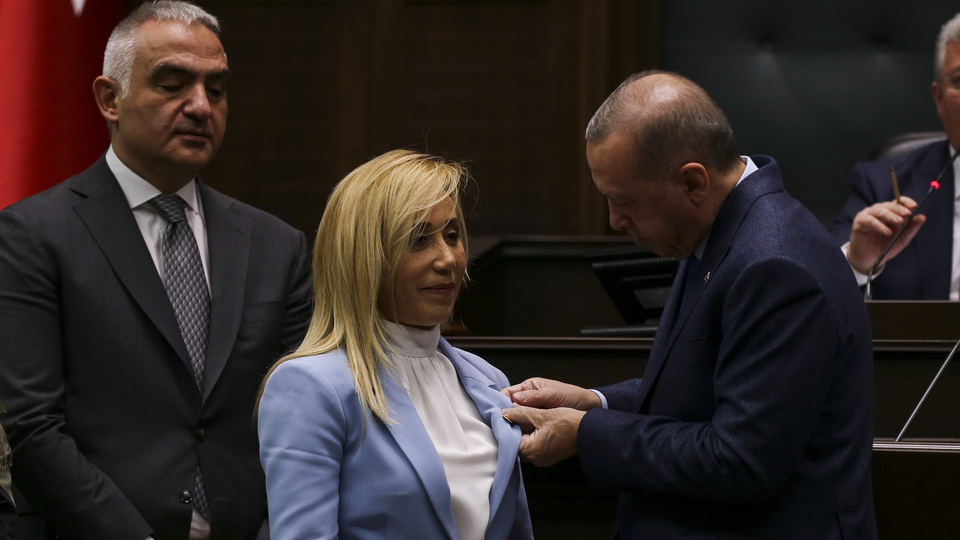 İYİ Parti'den istifa eden Çokal AK Parti'ye geçti