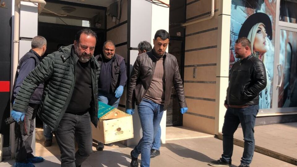 Sevgilisini 8 yerinden bıçakladı