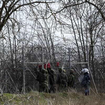 NYT: Yunanistan sığınmacıları gizli merkezlerde tutuyor