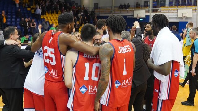 Bahçeşehir Koleji yolu yarıladı!