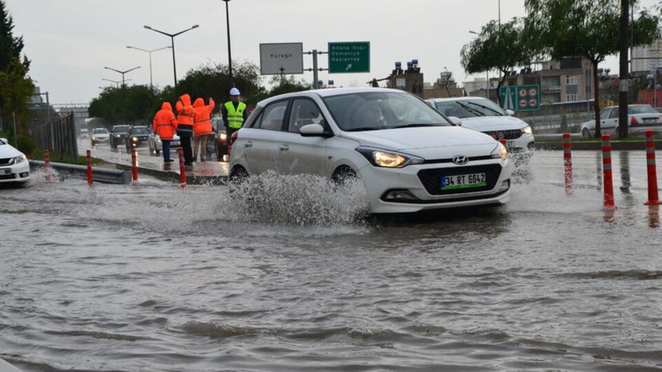Hem güneşli hem yağmurlu