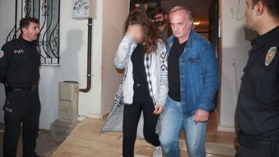 Genç kız öz babasını öldürdü