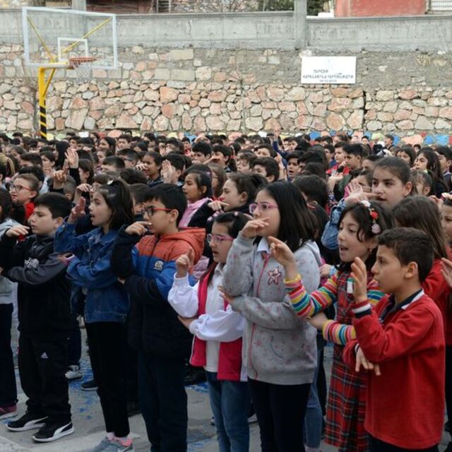 1000 öğrenci 99. yılında böyle okudu