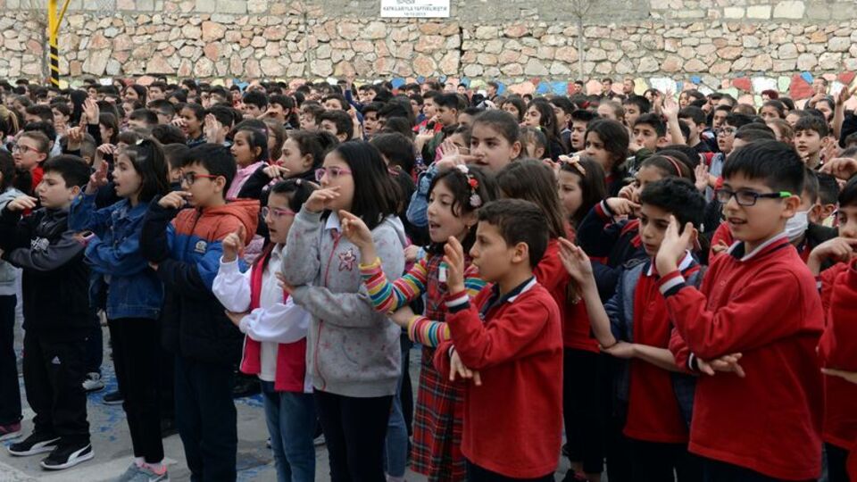 1000 öğrenci 99. yılında böyle okudu
