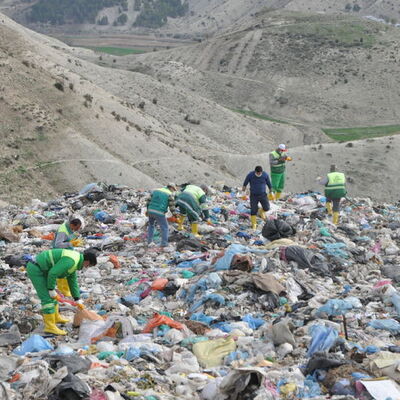 Bir anne nasıl yapar? Çöpteki bebek!