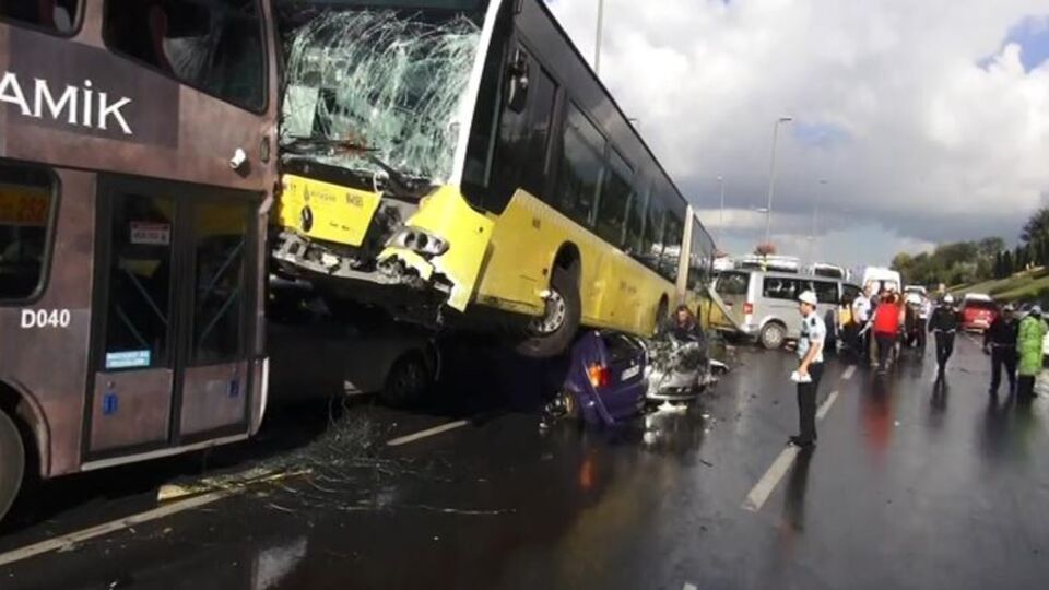 Metrobüste şemsiyeli darpta ceza belli oldu!