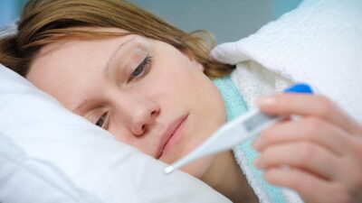 Yüksek ateş belirtileri nelerdir? Nasıl düşürülür?