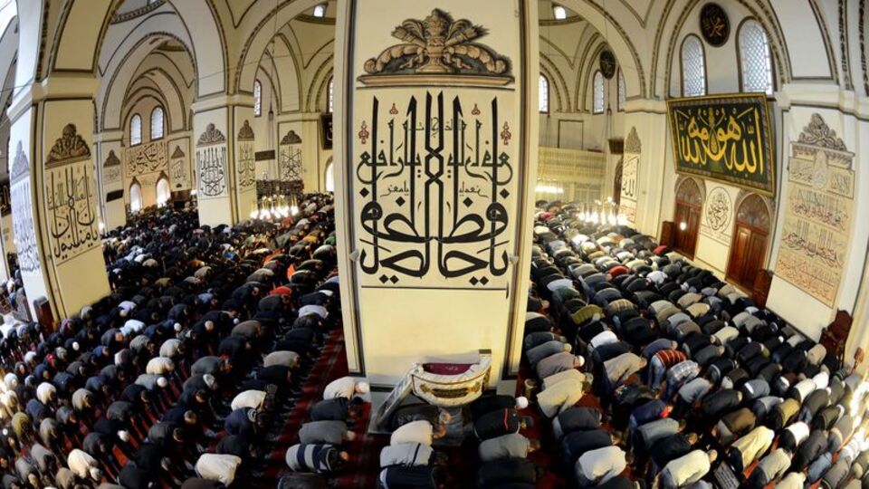 Bursa Cuma namazı saati kaçta?