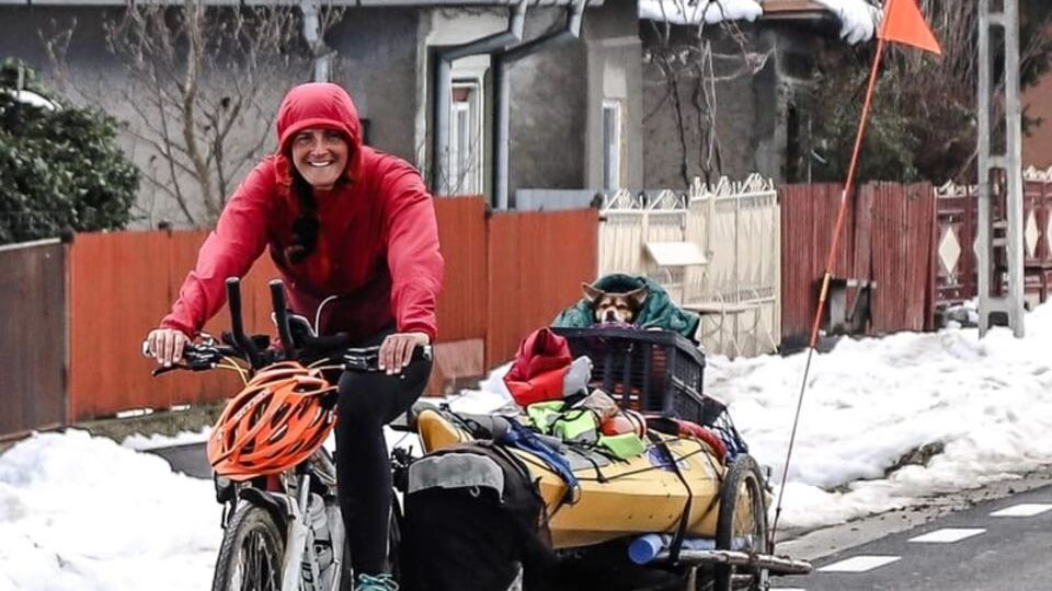 Ülkesine kanoyla dönüyor