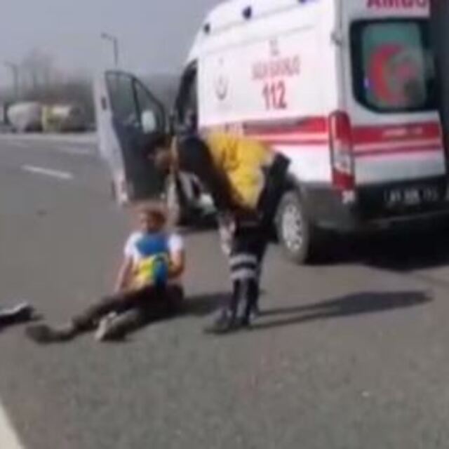 Sağlam koluyla oğluna sarıldı!
