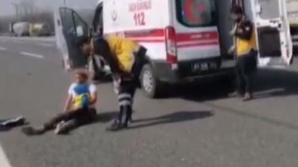 Sağlam koluyla oğluna sarıldı!