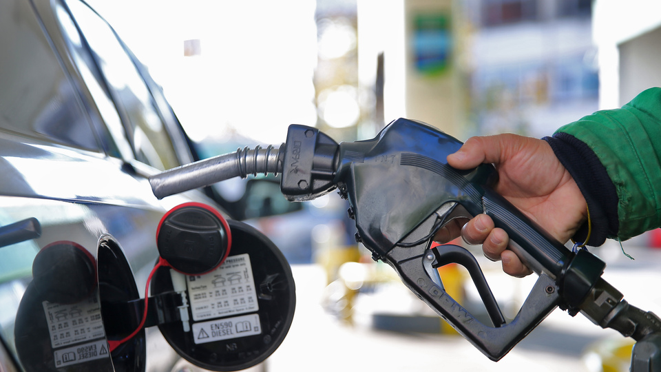 Akaryakıtta önce zam sonra indirim