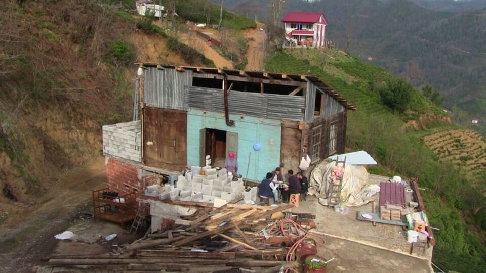 Baba yadigarı evi yıkmaya kıyamadı... Bakın ne çözüm buldu!