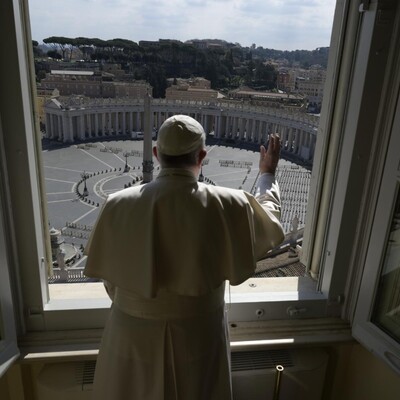 Papa karantina altındaki Roma sokaklarını gezdi!
