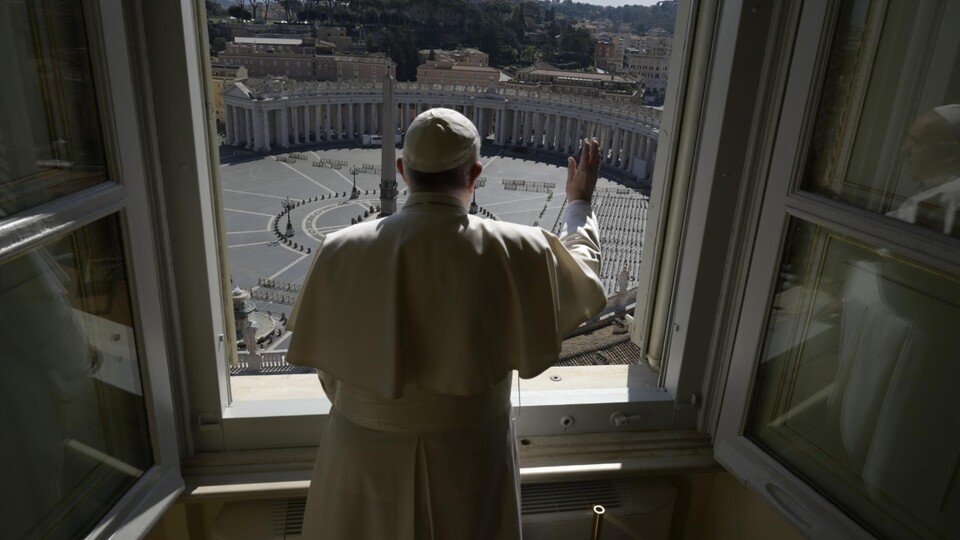 Papa karantina altındaki Roma sokaklarını gezdi!