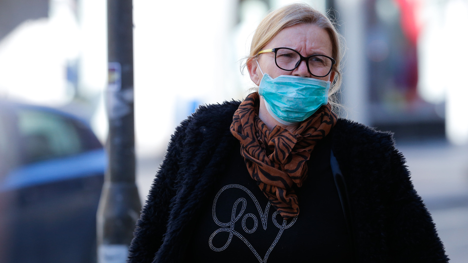 Dikkat! O maskeler virüsü yayabilir!