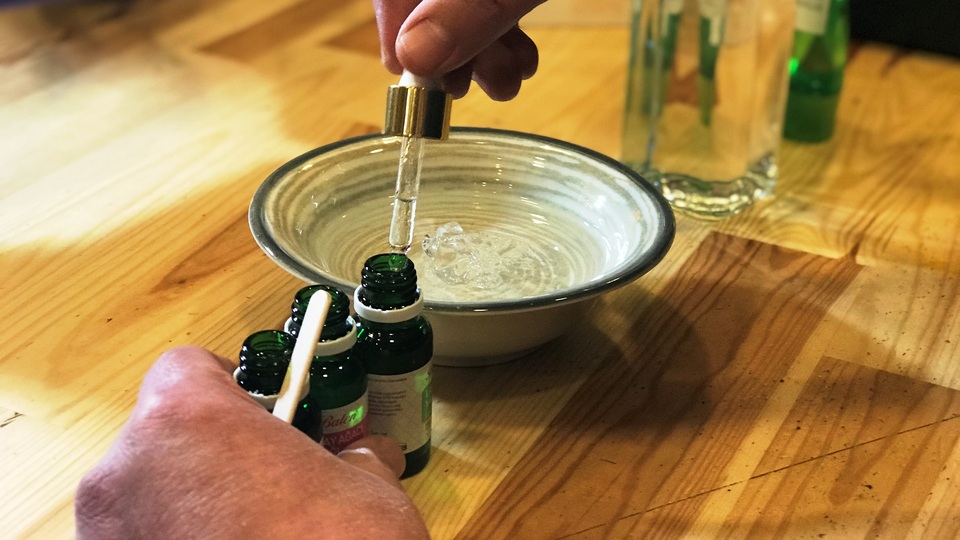 El dezenfektanı evde de yapılabiliyor!