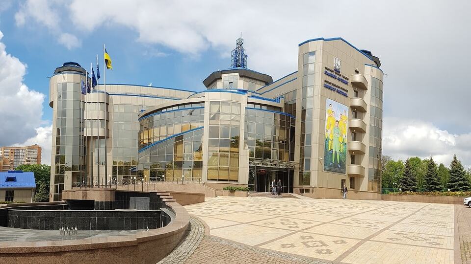 Ukrayna da ligleri erteledi!