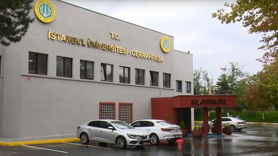 Tıp profesörü koronavirüs oldu