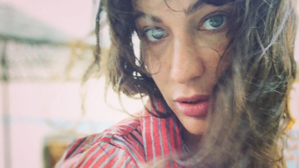 "Sanki ellerim mikrop kapmış gibi"