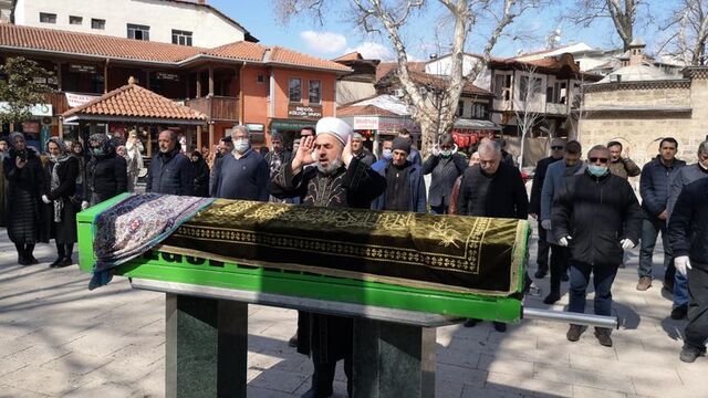Cenaze namazında 'virüs' safı