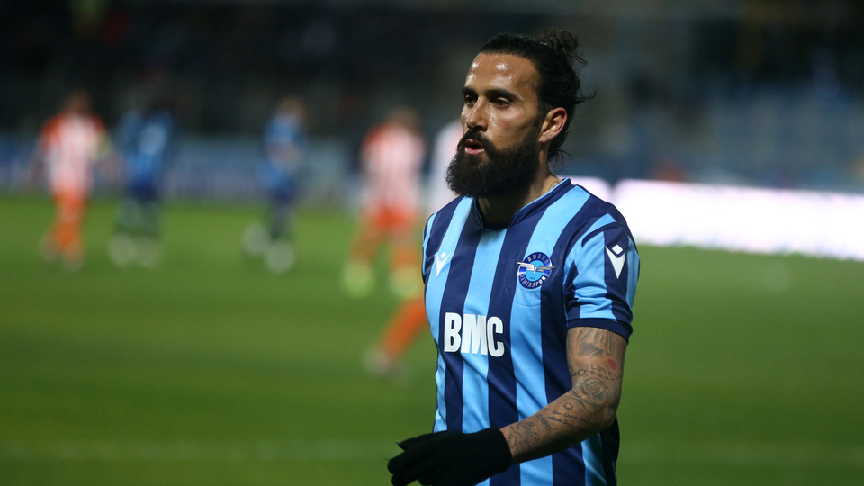 "Futbolu bırakmayı düşünüyorum"