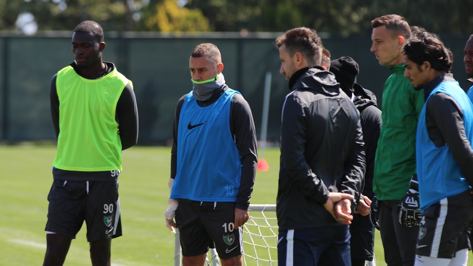 "Futbolcular maça çıkmak istemiyor"