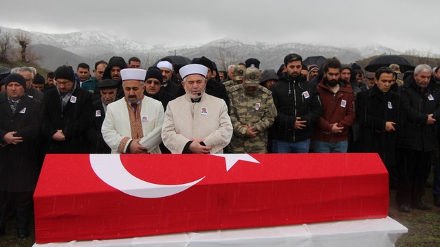 Sınır kapısında şehit olan bürokrata veda