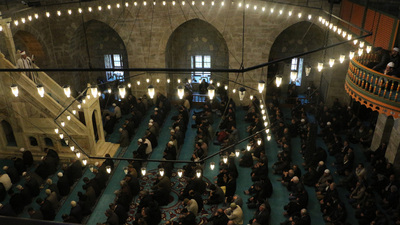 Diyanet'ten cuma ve kandiller için önemli karar!