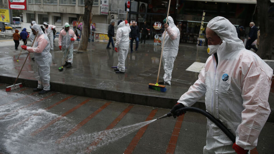 Ankara Büyükşehir Belediyesi'nden koronavirüsle mücadelede yoğun mesai