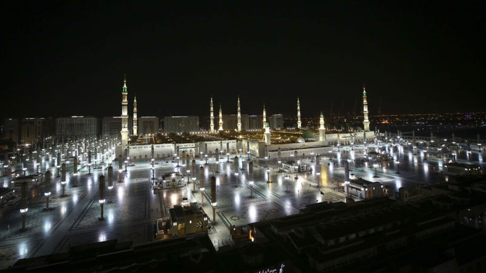 Suudi Arabistan'dan kutsal mekanlarda namaz yasağı