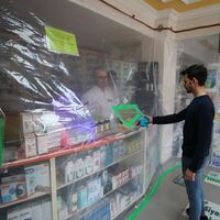 Koronavirüse karşı 'Brandalı eczane'