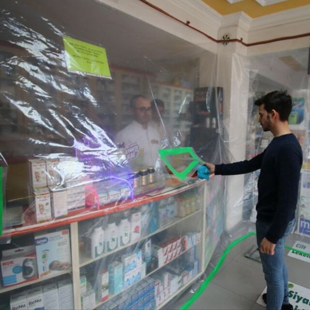 Koronavirüse karşı 'Brandalı eczane'