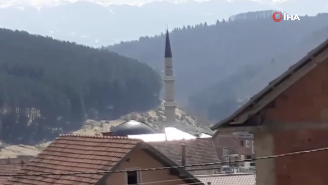 Sırbistan'da bir müezzin ezan okurken gözyaşlarını tutamadı!