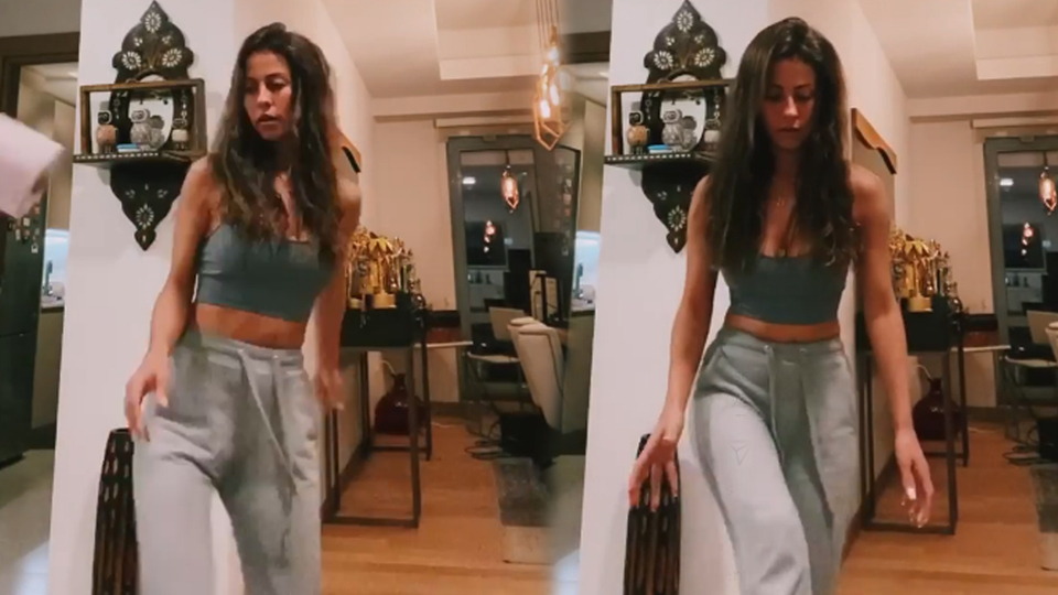 Derya, tuvalet kağıdını top gibi sektirdi