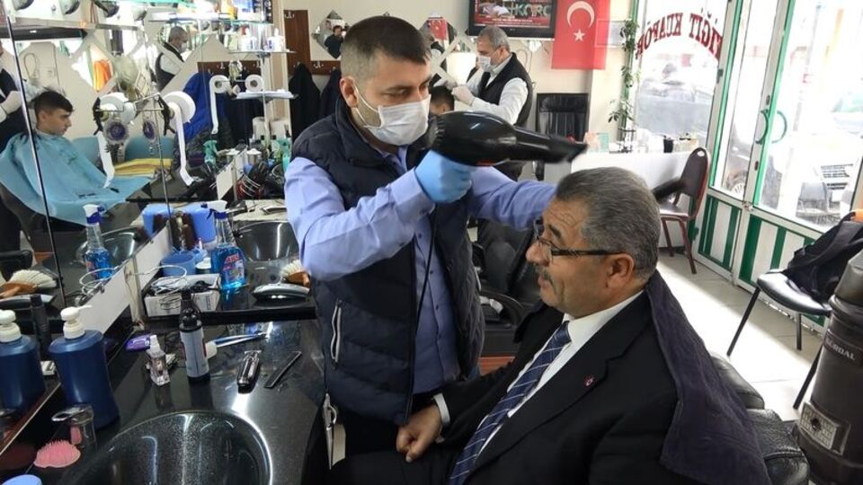 Koronavirüs berberleri kapattı!