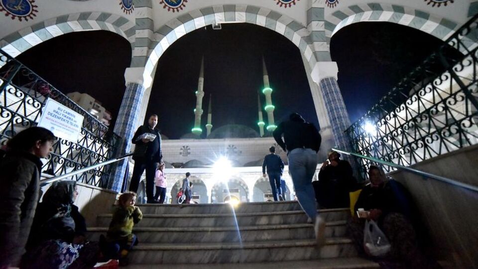 Kandilde camiler kapalı mı?